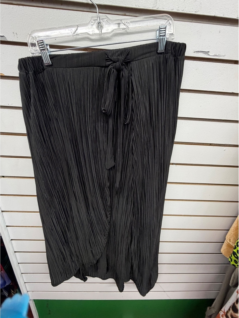 Green Envelope Black Pleated Wrap-Style Midi Skirt Size Large